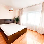 Lejlighed Cofy - Quiet Location, Air-conditioning, Free Parking, 24-7 Check-in-out With Prepaid Nighttime Check-in, Early Check-in, Late Check-out! *