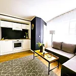 Cofy - Quiet Location, Air-conditioning, Free Parking, 24-7 Check-in-out With Prepaid Nighttime Check-in, Early Check-in, Late Check-out!