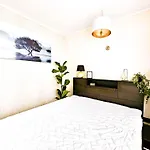 Cofy - Quiet Location, Air-conditioning, Free Parking, 24-7 Check-in-out With Prepaid Nighttime Check-in, Early Check-in, Late Check-out! Daire
