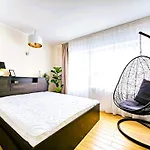 Apartament Cofy - Quiet Location, Air-conditioning, Free Parking, 24-7 Check-in-out With Prepaid Nighttime Check-in, Early Check-in, Late Check-out! Tallin