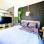 Lejlighed Cofy - Quiet Location, Air-conditioning, Free Parking, 24-7 Check-in-out With Prepaid Nighttime Check-in, Early Check-in, Late Check-out! *