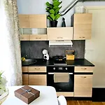 Cofy - Quiet Location, Air-conditioning, Free Parking, 24-7 Check-in-out With Prepaid Nighttime Check-in, Early Check-in, Late Check-out! Apartament