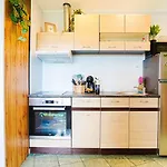 Cofy - Quiet Location, Air-conditioning, Free Parking, 24-7 Check-in-out With Prepaid Nighttime Check-in, Early Check-in, Late Check-out! Daire