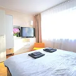 Cofy - Quiet Location, Air-conditioning, Free Parking, 24-7 Check-in-out With Prepaid Nighttime Check-in, Early Check-in, Late Check-out! Apartament Tallin