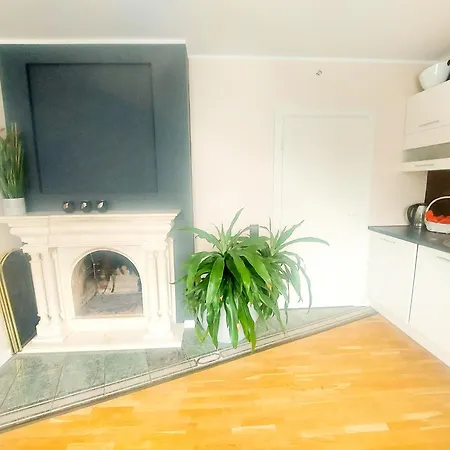 Cofy - Centrally Located, Quiet District, Air-conditioning, Free Parking, 24-7 Express Check-in-out, Close To Sea And Everything Need For Living! Apartment