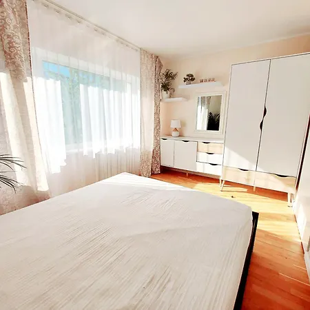 Cofy - Centrally Located, Quiet District, Air-conditioning, Free Parking, 24-7 Express Check-in-out, Close To Sea And Everything Need For Living! Tallinn