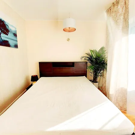 Cofy - Centrally Located, Quiet District, Air-conditioning, Free Parking, 24-7 Express Check-in-out, Close To Sea And Everything Need For Living!