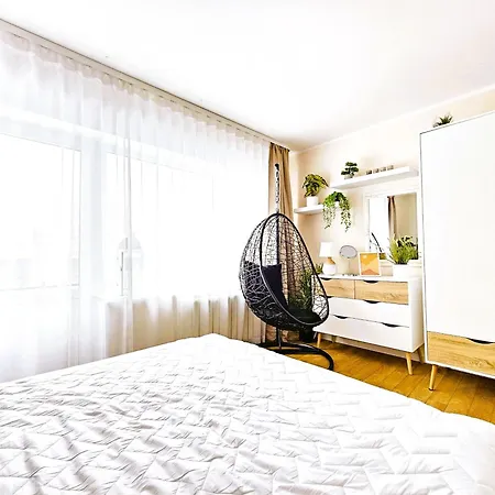 Cofy - Centrally Located, Quiet District, Air-conditioning, Free Parking, 24-7 Express Check-in-out, Close To Sea And Everything Need For Living! Apartment Tallinn