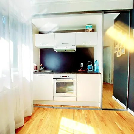Cofy - Centrally Located, Quiet District, Air-conditioning, Free Parking, 24-7 Express Check-in-out, Close To Sea And Everything Need For Living! * Tallinn