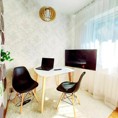 Apartment Cofy - Centrally Located, Quiet District, Air-conditioning, Free Parking, 24-7 Express Check-in-out, Close To Sea And Everything Need For Living! *