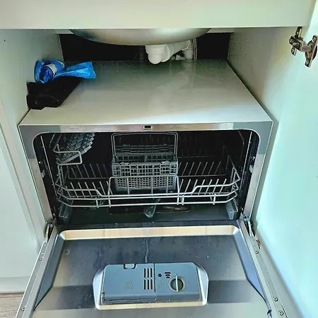 Apartment Cofy - Centrally Located, Quiet District, Air-conditioning, Free Parking, 24-7 Express Check-in-out, Close To Sea And Everything Need For Living! Tallinn