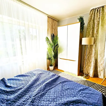 Cofy - Centrally Located, Quiet District, Air-conditioning, Free Parking, 24-7 Express Check-in-out, Close To Sea And Everything Need For Living!