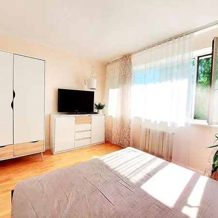 Cofy - Centrally Located, Quiet District, Air-conditioning, Free Parking, 24-7 Express Check-in-out, Close To Sea And Everything Need For Living! Apartment *