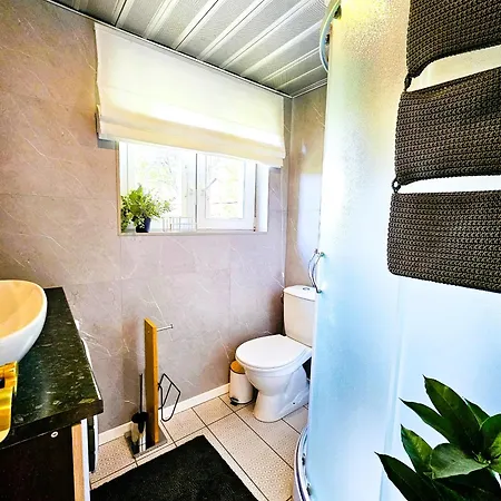 Cofy - Centrally Located, Quiet District, Air-conditioning, Free Parking, 24-7 Express Check-in-out, Close To Sea And Everything Need For Living! Apartment Tallinn