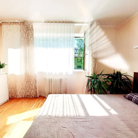 Apartment Cofy - Centrally Located, Quiet District, Air-conditioning, Free Parking, 24-7 Express Check-in-out, Close To Sea And Everything Need For Living!