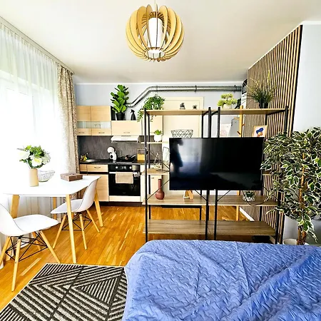 Cofy - Centrally Located, Quiet District, Air-conditioning, Free Parking, 24-7 Express Check-in-out, Close To Sea And Everything Need For Living! Apartment *