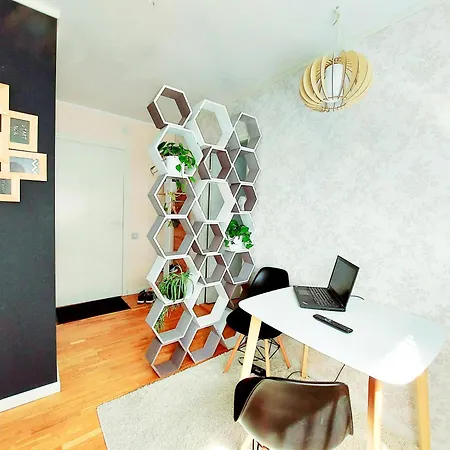 Cofy - Centrally Located, Quiet District, Air-conditioning, Free Parking, 24-7 Express Check-in-out, Close To Sea And Everything Need For Living! Apartment Tallinn