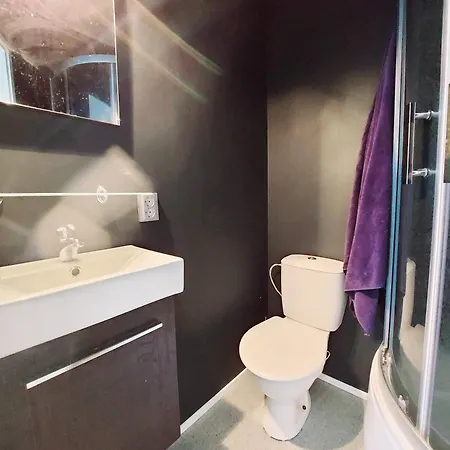 Cofy - Centrally Located, Quiet District, Air-conditioning, Free Parking, 24-7 Express Check-in-out, Close To Sea And Everything Need For Living! * Tallinn