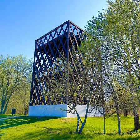 Cofy - Centrally Located, Quiet District, Air-conditioning, Free Parking, 24-7 Express Check-in-out, Close To Sea And Everything Need For Living! *