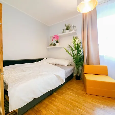 Cofy - Centrally Located, Quiet District, Air-conditioning, Free Parking, 24-7 Express Check-in-out, Close To Sea And Everything Need For Living!