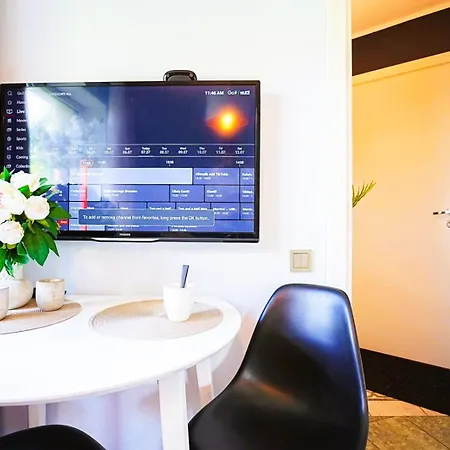 Cofy - Centrally Located, Quiet District, Air-conditioning, Free Parking, 24-7 Express Check-in-out, Close To Sea And Everything Need For Living! アパート
