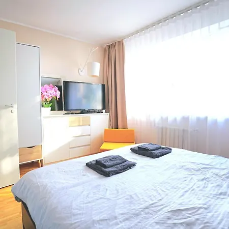 Cofy - Quiet Location, Air-conditioning, Free Parking, 24-7 Check-in-out With Prepaid Nighttime Check-in, Early Check-in, Late Check-out! شقة تالين