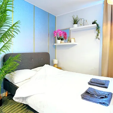 Cofy - Centrally Located, Quiet District, Air-conditioning, Free Parking, 24-7 Express Check-in-out, Close To Sea And Everything Need For Living!