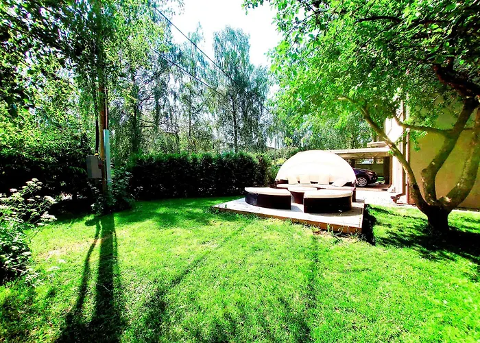 Lägenhet Cofy - Centrally Located, Quiet District, Air-conditioning, Free Parking, 24-7 Express Check-in-out, Close To Sea And Everything Need For Living!