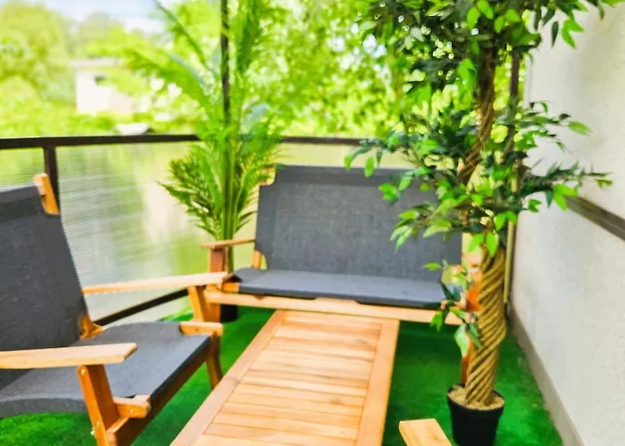 Cofy - Centrally Located, Quiet District, Air-conditioning, Free Parking, 24-7 Express Check-in-out, Close To Sea And Everything Need For Living! *