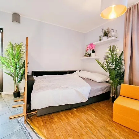 Appartement Cofy - Centrally Located, Quiet District, Air-conditioning, Free Parking, 24-7 Express Check-in-out, Close To Sea And Everything Need For Living! *