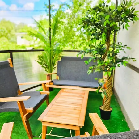 Cofy - Quiet Location, Air-conditioning, Free Parking, 24-7 Check-in-out With Prepaid Nighttime Check-in, Early Check-in, Late Check-out! *