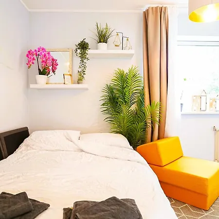 Cofy - Centrally Located, Quiet District, Air-conditioning, Free Parking, 24-7 Express Check-in-out, Close To Sea And Everything Need For Living!