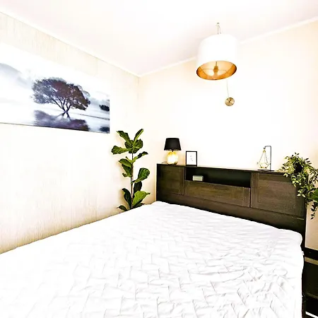 Cofy - Centrally Located, Quiet District, Air-conditioning, Free Parking, 24-7 Express Check-in-out, Close To Sea And Everything Need For Living! Apartmán
