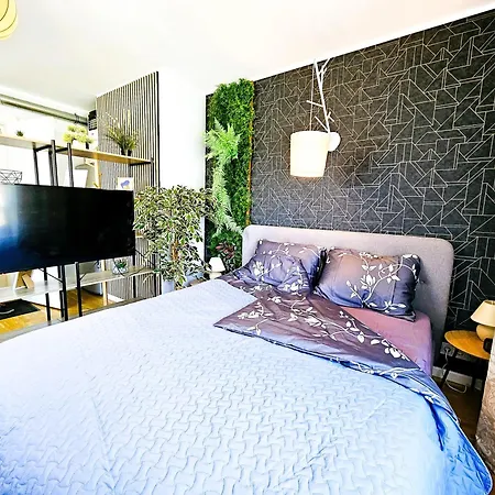Apartmán Cofy - Centrally Located, Quiet District, Air-conditioning, Free Parking, 24-7 Express Check-in-out, Close To Sea And Everything Need For Living! *