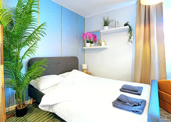 Cofy - Centrally Located, Quiet District, Air-conditioning, Free Parking, 24-7 Express Check-in-out, Close To Sea And Everything Need For Living!